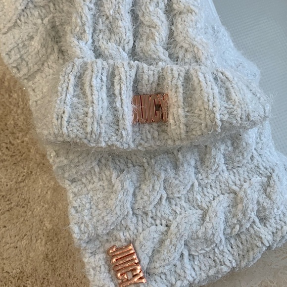 Juicy by Juicy Couture Faux Fur Toboggan Hat + matching Neck Warmer - Picture 2 of 8